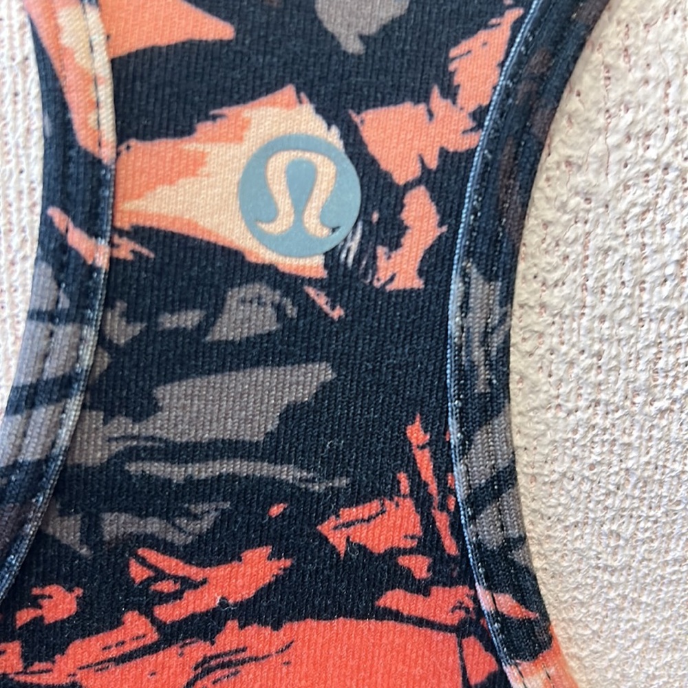 Lululemon Razorback Tank Top Size 8 - Picture 3 of 3